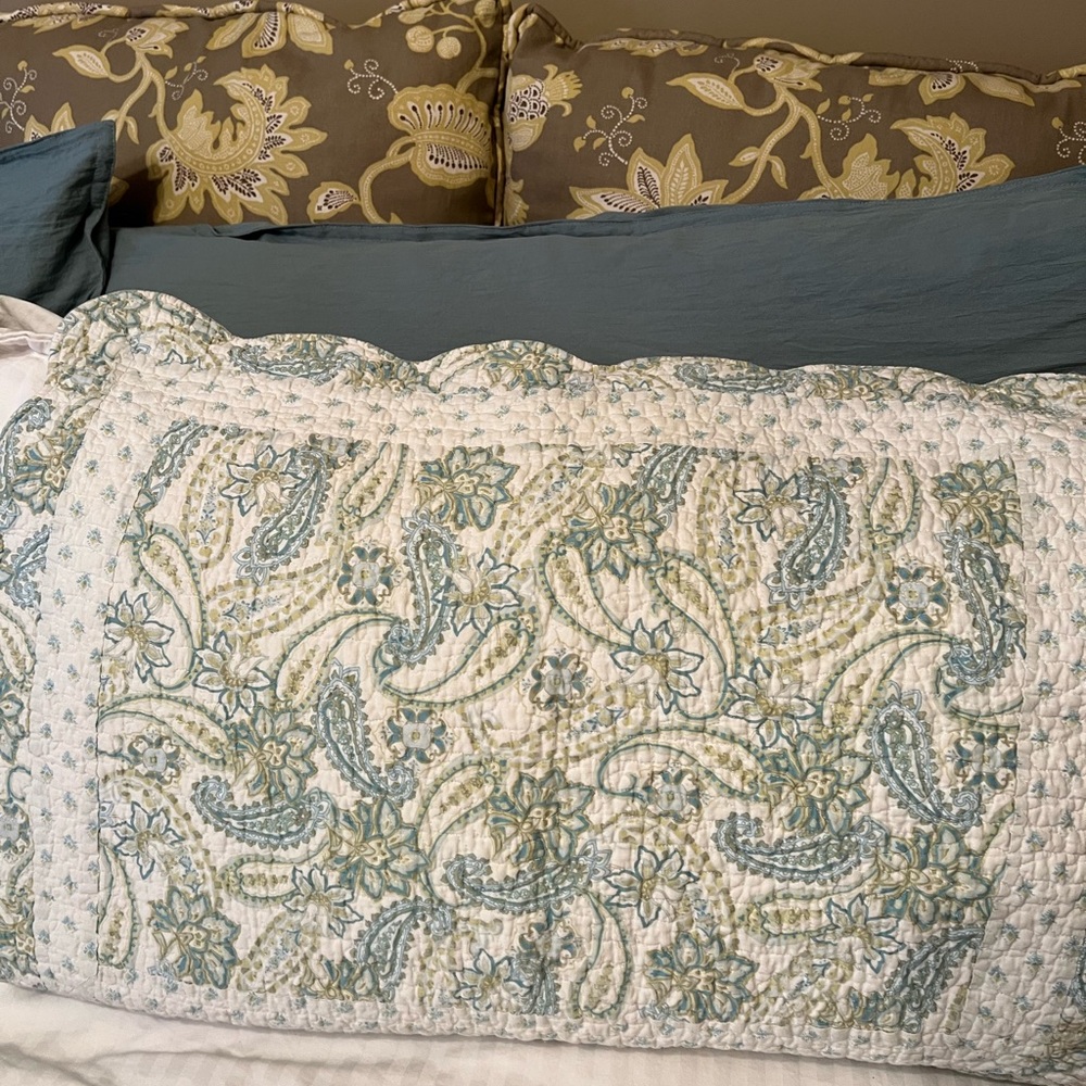 Elegant Paisley Quilted Pillow Shams, 2 standard size, great vintage condition - Picture 3 of 5